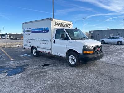 GMC G33503 Box Truck - 276HP, 8 Speed Automatic, Roll up Door