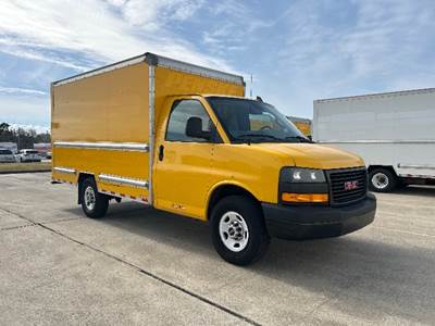 GMC G33503 Box Truck - 276HP, 8 Speed Automatic, Roll up Door