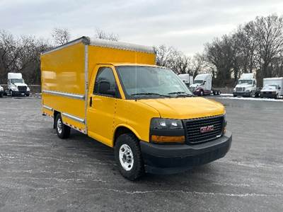 GMC G33503 Box Truck - 276HP, 8 Speed Automatic, Roll up Door