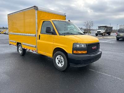 GMC G33503 Box Truck - 276HP, 8 Speed Automatic, Roll up Door