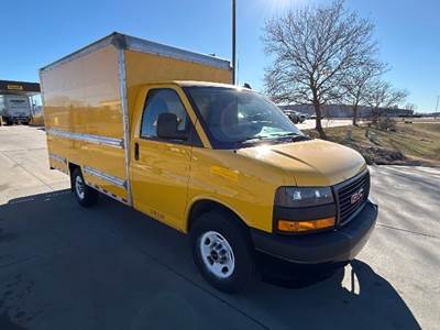 GMC G33503 Box Truck - 276HP, 8 Speed Automatic, Roll up Door