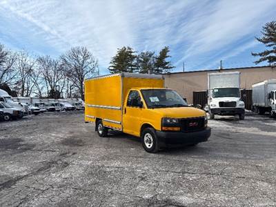 GMC G33503 Box Truck - 276HP, 8 Speed Automatic, Roll up Door