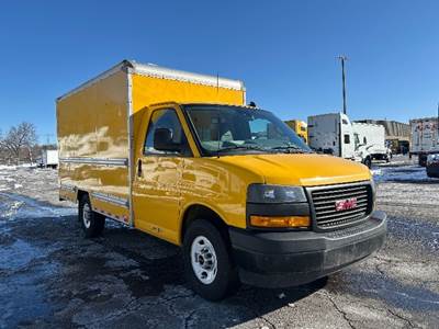 GMC G33503 Box Truck - 276HP, 8 Speed Automatic, Roll up Door