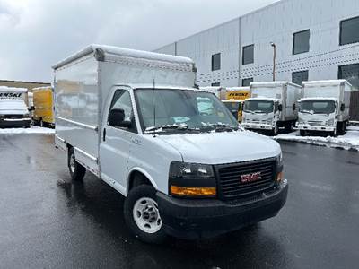 GMC G33503 Box Truck - 276HP, 8 Speed Automatic, Roll up Door