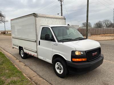 GMC G33503 Box Truck - 276HP, 8 Speed Automatic, Roll up Door