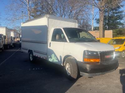 GMC G33503 Box Truck - 276HP, 8 Speed Automatic, Roll up Door
