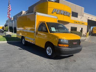 GMC G33503 Box Truck - 276HP, 8 Speed Automatic, Roll up Door