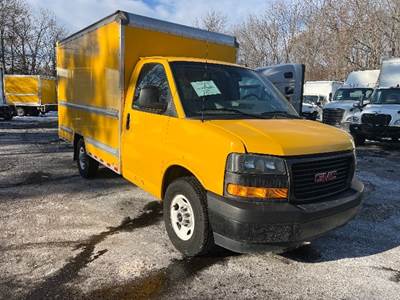 GMC G33503 Box Truck - 276HP, 8 Speed Automatic, Roll up Door