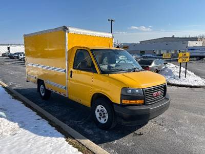GMC G33503 Box Truck - 276HP, 8 Speed Automatic, Roll up Door