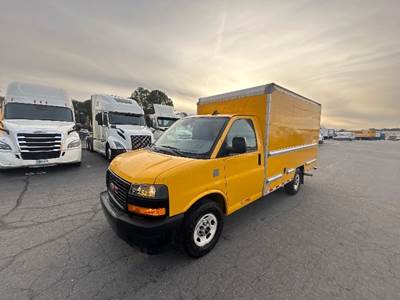 GMC G33503 Box Truck - 276HP, 8 Speed Automatic, Roll up Door