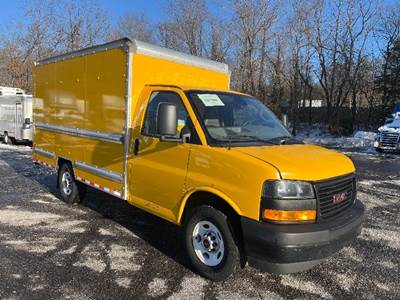 GMC G33503 Box Truck - 276HP, 8 Speed Automatic, Roll up Door