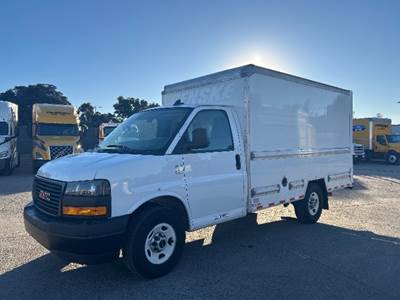 GMC G33503 Box Truck - 276HP, 8 Speed Automatic, Roll up Door