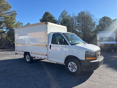 GMC G33503 Box Truck - 276HP, 8 Speed Automatic, Roll up Door