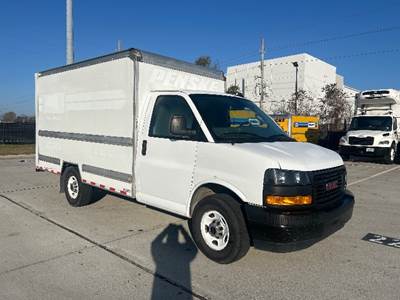 GMC G33503 Box Truck - 276HP, 8 Speed Automatic, Roll up Door