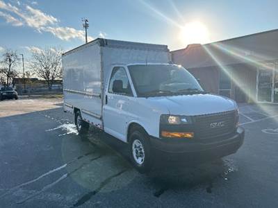 GMC G33503 Box Truck - 276HP, 8 Speed Automatic, Roll up Door