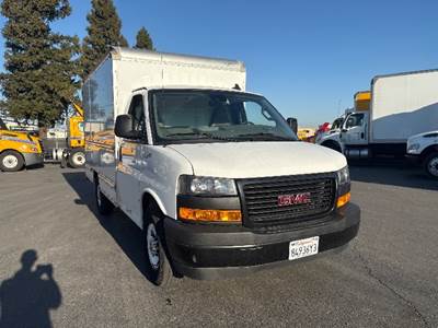 GMC G33503 Box Truck - 276HP, 8 Speed Automatic, Roll up Door