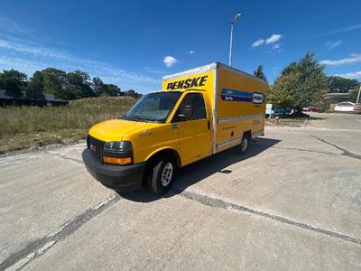 GMC G33503 Box Truck - 276HP, 8 Speed Automatic, Roll up Door