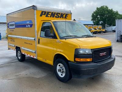 GMC G33503 Box Truck - 276HP, 8 Speed Automatic, Roll up Door