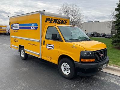GMC G33503 Box Truck - 276HP, 8 Speed Automatic, Roll up Door