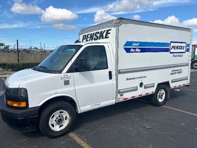 GMC G33503 Box Truck - 276HP, 8 Speed Automatic, Roll up Door