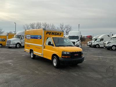 GMC G33503 Box Truck - 276HP, 8 Speed Automatic, Roll up Door