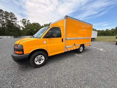 GMC G33503 Box Truck - 276HP, 8 Speed Automatic, Roll up Door