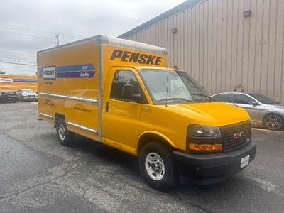 GMC G33503 Box Truck - 276HP, 8 Speed Automatic, Roll up Door