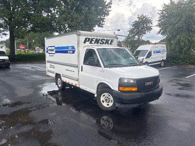 GMC G33503 Box Truck - 276HP, 8 Speed Automatic, Roll up Door