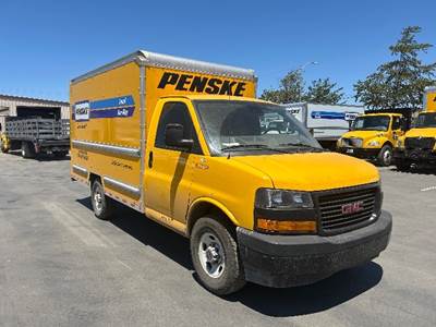 GMC G33503 Box Truck - 276HP, 8 Speed Automatic, Roll up Door
