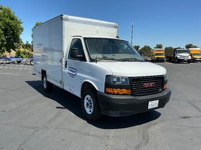 GMC G33503 Box Truck - 276HP, 8 Speed Automatic, Roll up Door