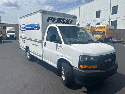 GMC G33503 Box Truck - 276HP, 8 Speed Automatic, Roll up Door