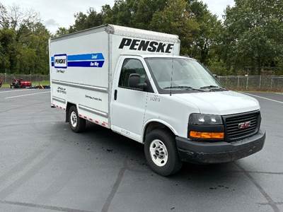 GMC G33503 Box Truck - 276HP, 8 Speed Automatic, Roll up Door