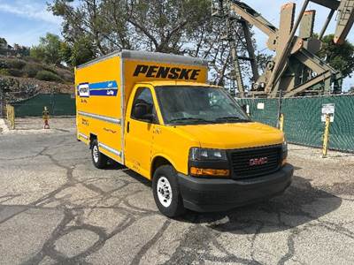 GMC G33503 Box Truck - 276HP, 8 Speed Automatic, Roll up Door