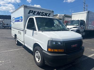 GMC G33503 Box Truck - 276HP, 8 Speed Automatic, Roll up Door