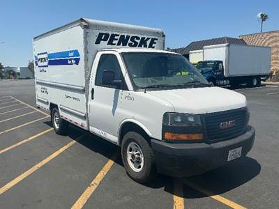 GMC G33503 Box Truck - 276HP, 8 Speed Automatic, Roll up Door