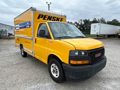 GMC G33503 Box Truck - 276HP, 8 Speed Automatic, Roll up Door