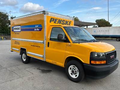 GMC G33503 Box Truck - 276HP, 8 Speed Automatic, Roll up Door