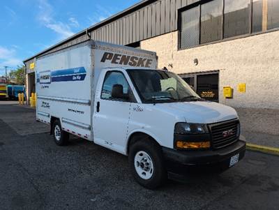 GMC G33503 Box Truck - 276HP, 8 Speed Automatic, Roll up Door