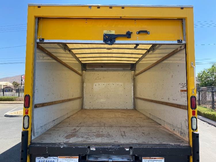 2016 GMC G33903 16 ft Box Truck 342HP, 6 Speed Automatic, Roll up Door For Sale, 126,677 Miles