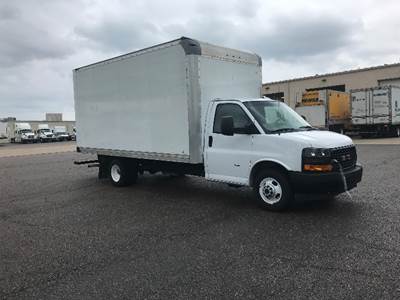 GMC G33903 Box Truck - 401HP, 6 Speed Automatic, Roll up Door