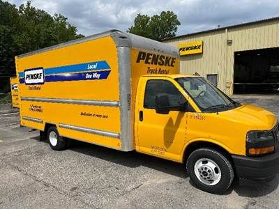 GMC G33903 Box Truck - 401HP, 6 Speed Automatic, Roll up Door