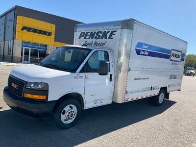GMC G33903 Box Truck - 401HP, 6 Speed Automatic, Roll up Door