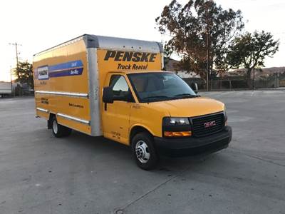 GMC G33903 Box Truck - 401HP, 6 Speed Automatic, Roll up Door