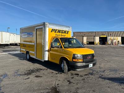 GMC G33903 Box Truck - 401HP, 6 Speed Automatic, Roll up Door