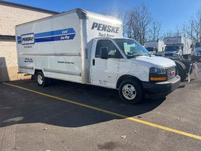 GMC G33903 Box Truck - 341HP, 6 Speed Automatic, Roll up Door