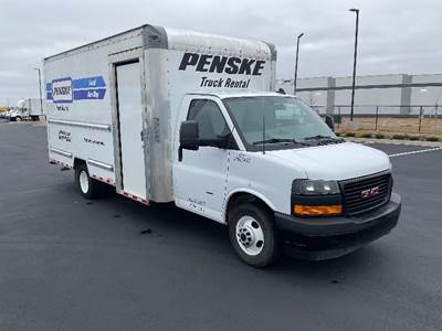 GMC G33903 Box Truck - 401HP, 6 Speed Automatic, Roll up Door
