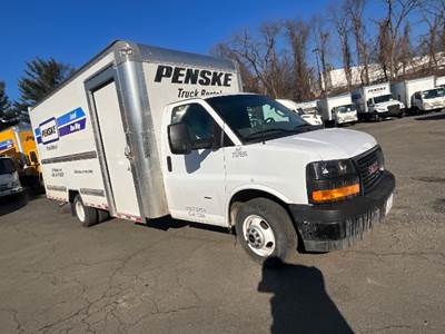 GMC G33903 Box Truck - 401HP, 6 Speed Automatic, Roll up Door