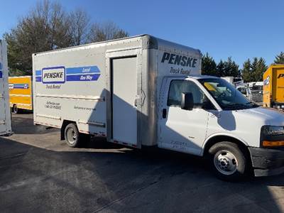 GMC G33903 Box Truck - 401HP, 6 Speed Automatic, Roll up Door