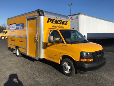 GMC G33903 Box Truck - 401HP, 6 Speed Automatic, Roll up Door