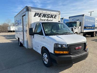 GMC G33903 Box Truck - 401HP, 6 Speed Automatic, Roll up Door